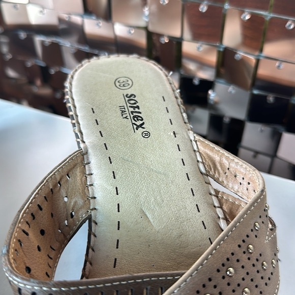 Soflex Tan and Gold Wedge Sandals Made in Italy Size 39 (8.5) - Picture 5 of 12